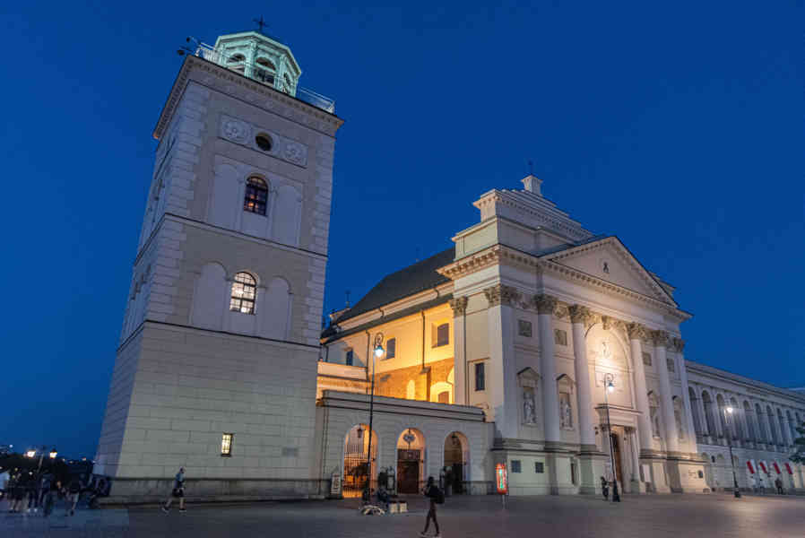 Polonia - Varsovia 109 - iglesia de Santa Ana.jpg